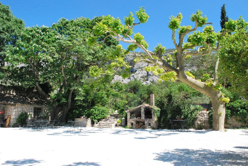 Bastide De La Lezardiere ฟงแต็น-เดอ-โวคลูซ ห้อง รูปภาพ
